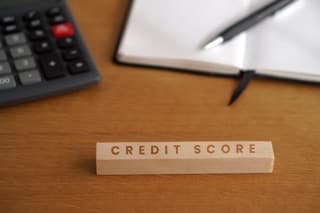 Young adults engaging with financial education content